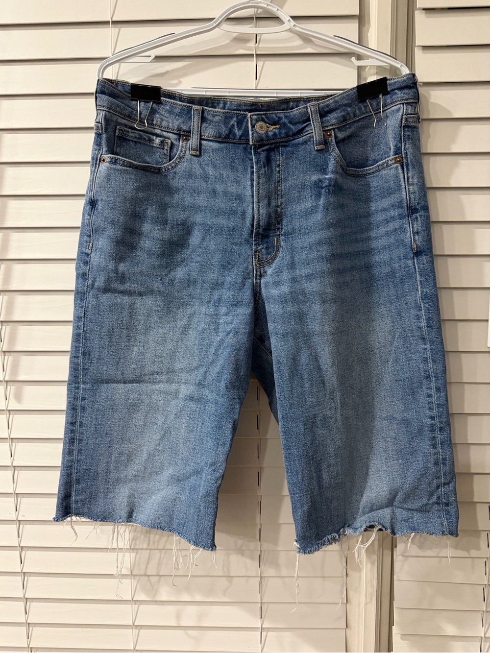 Old Navy Women’s Denim Cutoff Jeans 💙🤍 Size 14! Great Fit! 💯
